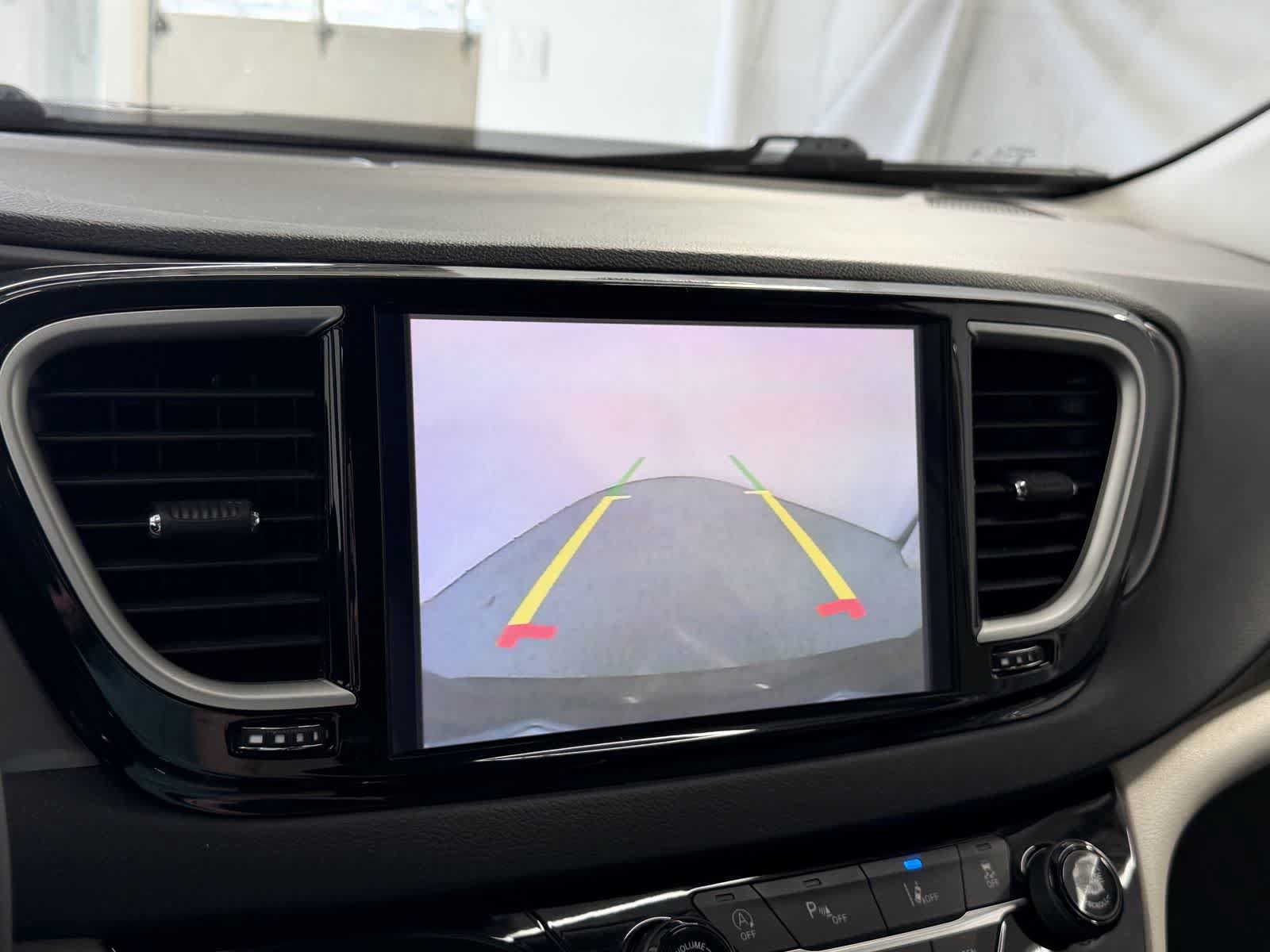 Used 2023 Chrysler Pacifica Touring-L FWD image 21