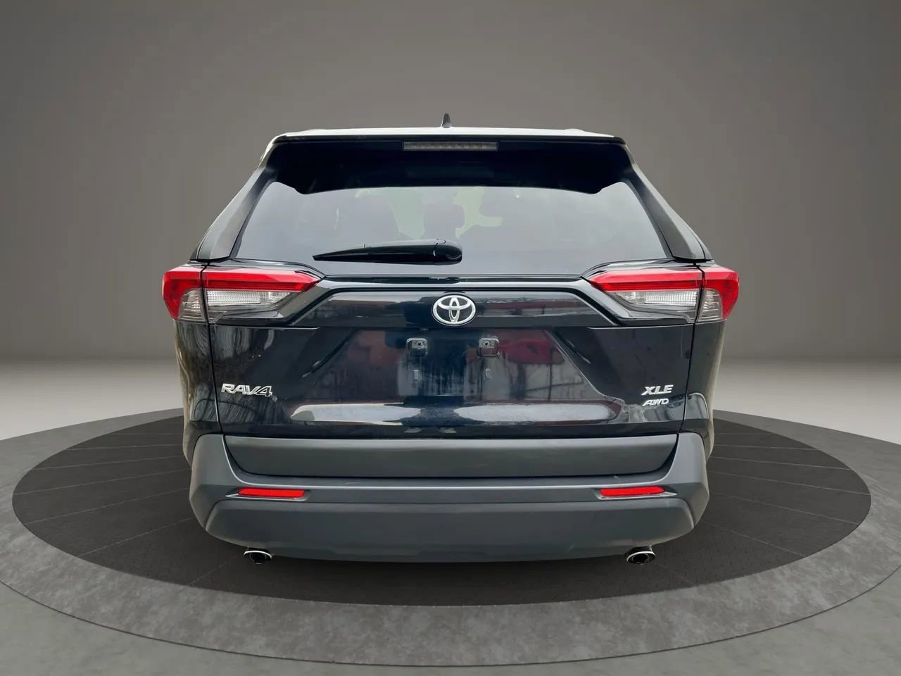 Used 2020 Toyota RAV4 XLE w/ XLE Grade Weather Package image 6