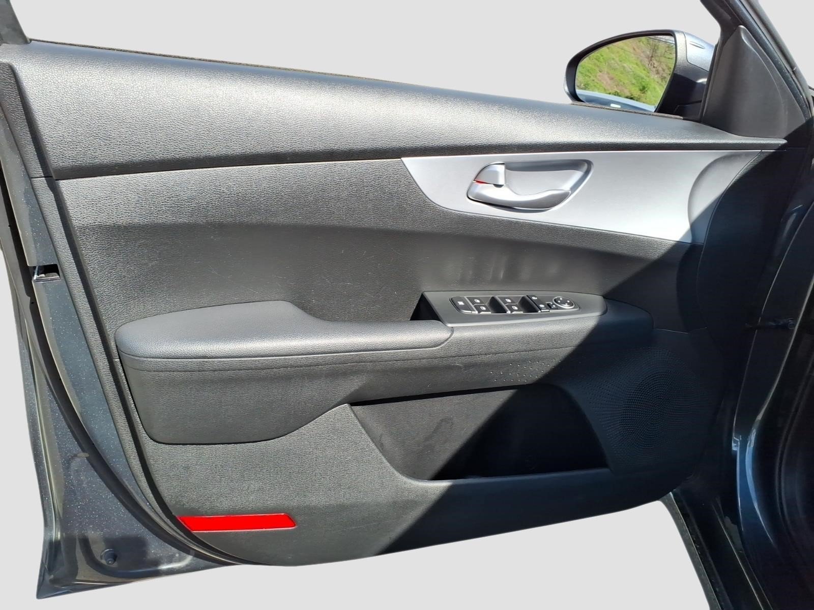 Used 2023 Kia Forte LXS FWD image 18