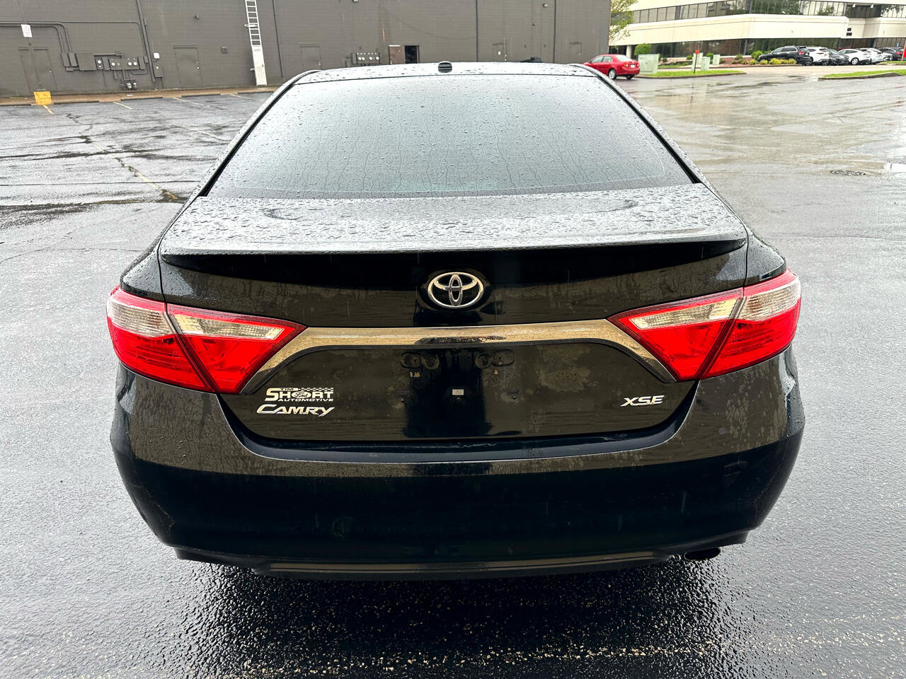 Used 2015 Toyota Camry SE image 4