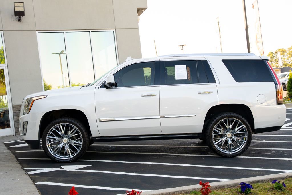 Used 2017 Cadillac Escalade Premium Luxury AWD/4WD image 19