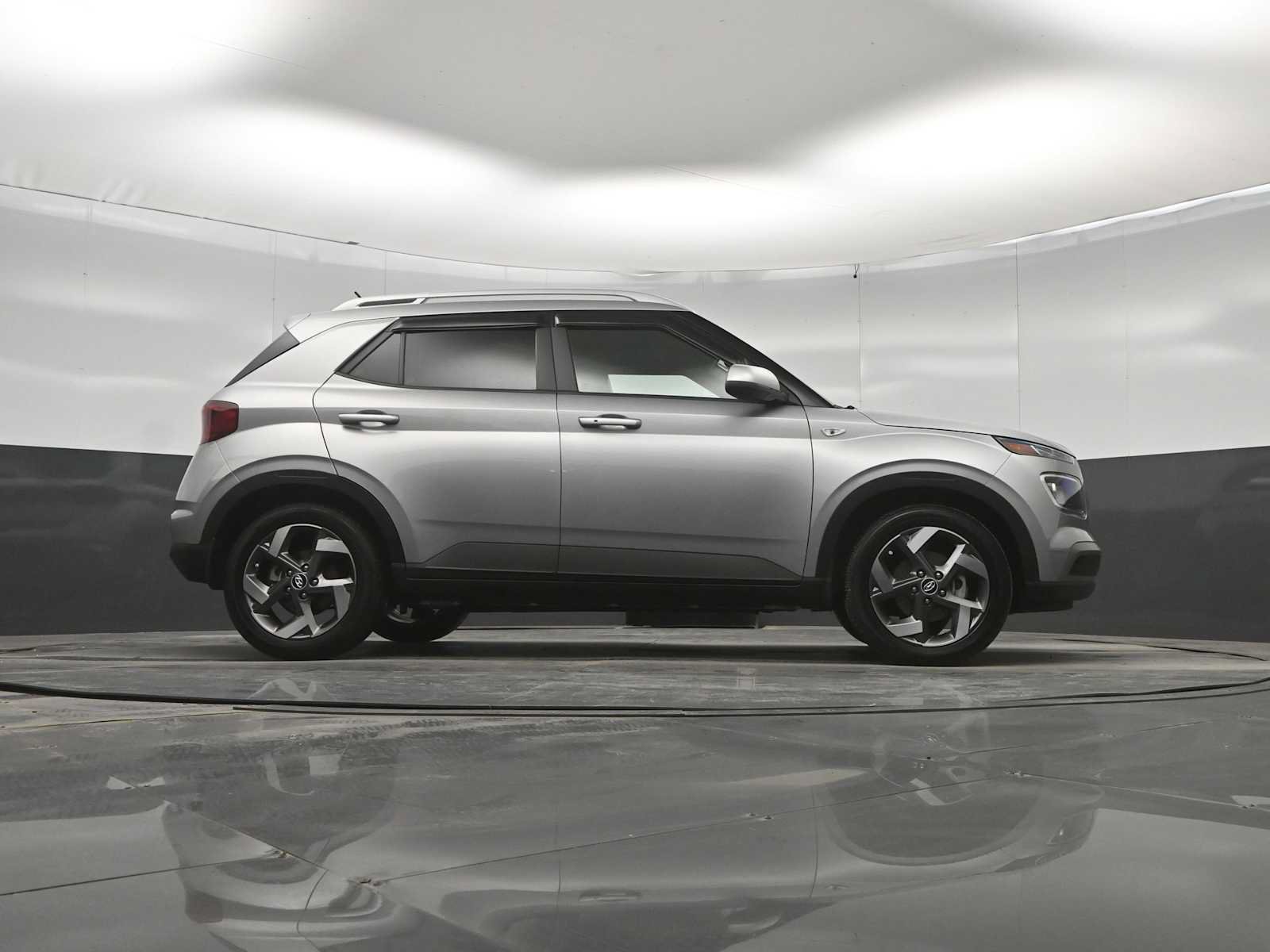 Used 2024 Hyundai Venue SEL FWD image 39