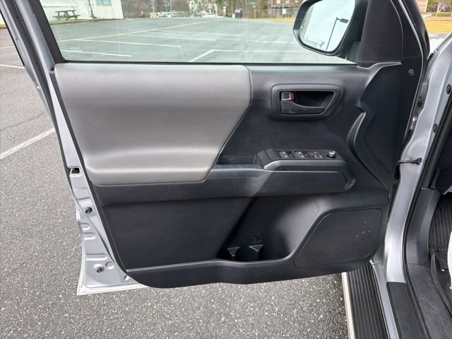 Used 2018 Toyota Tacoma SR w/ SR Convenience Package image 11