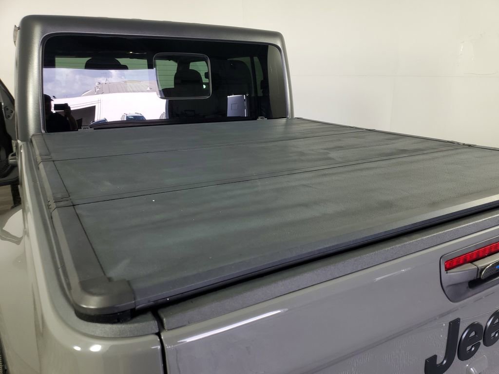 Used 2023 Jeep Gladiator Willys image 32