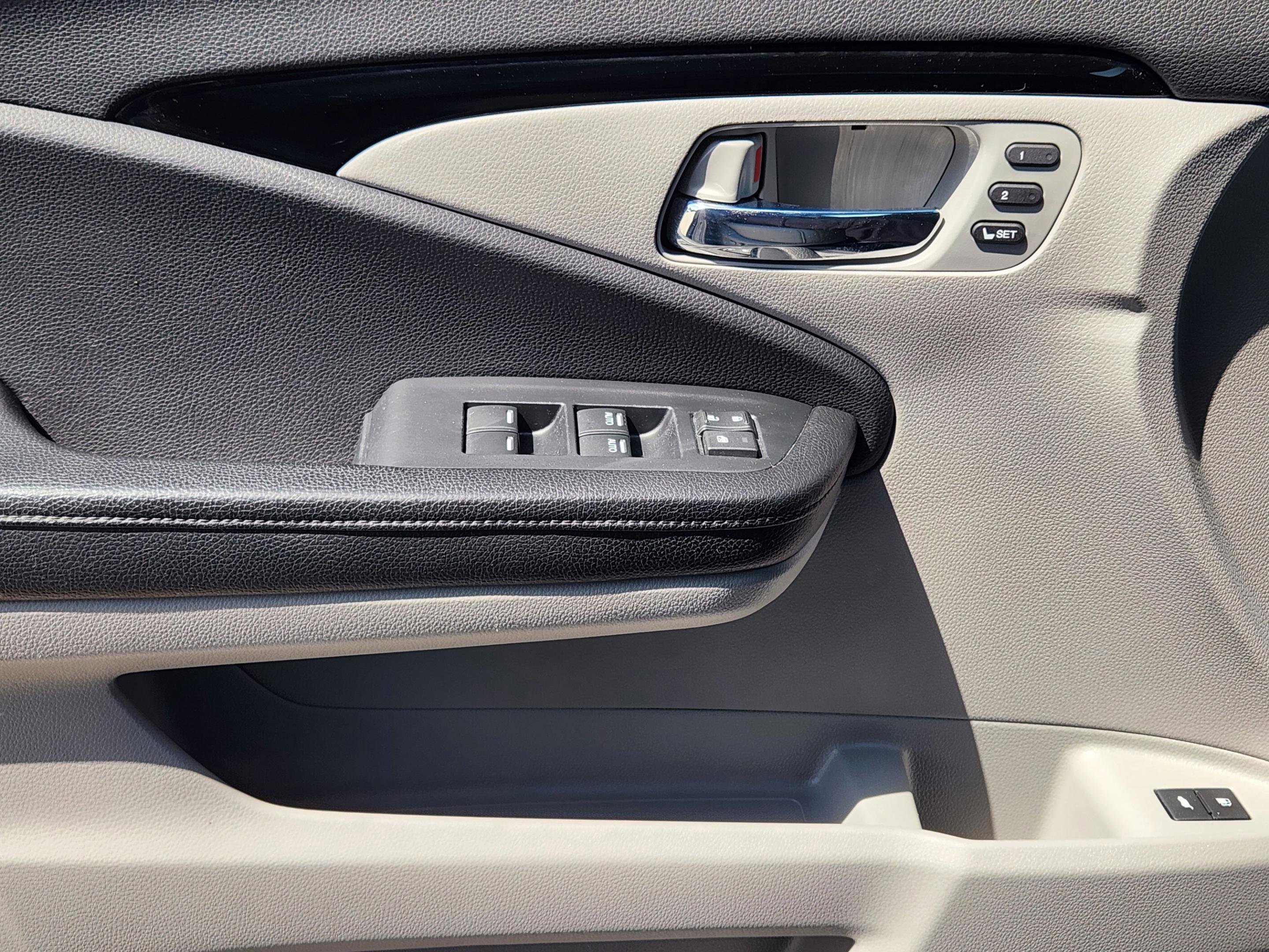 Used 2016 Honda Pilot Touring image 23