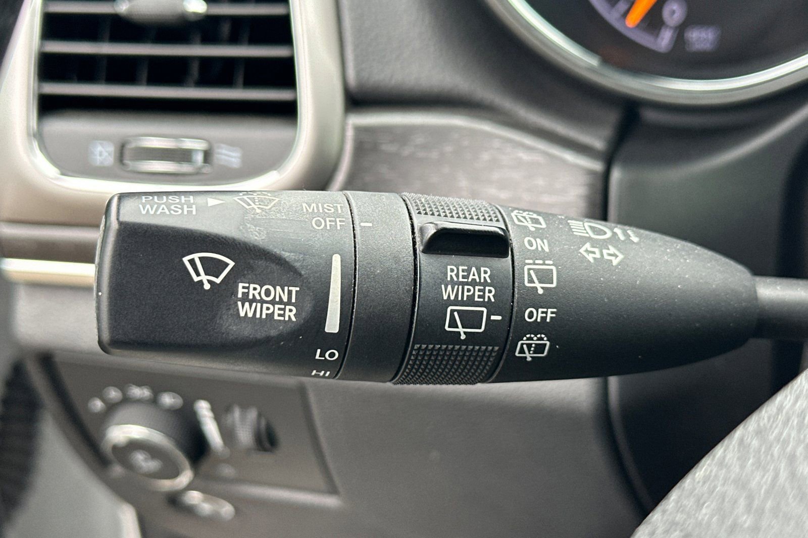 Used 2018 Jeep Grand Cherokee Limited image 38