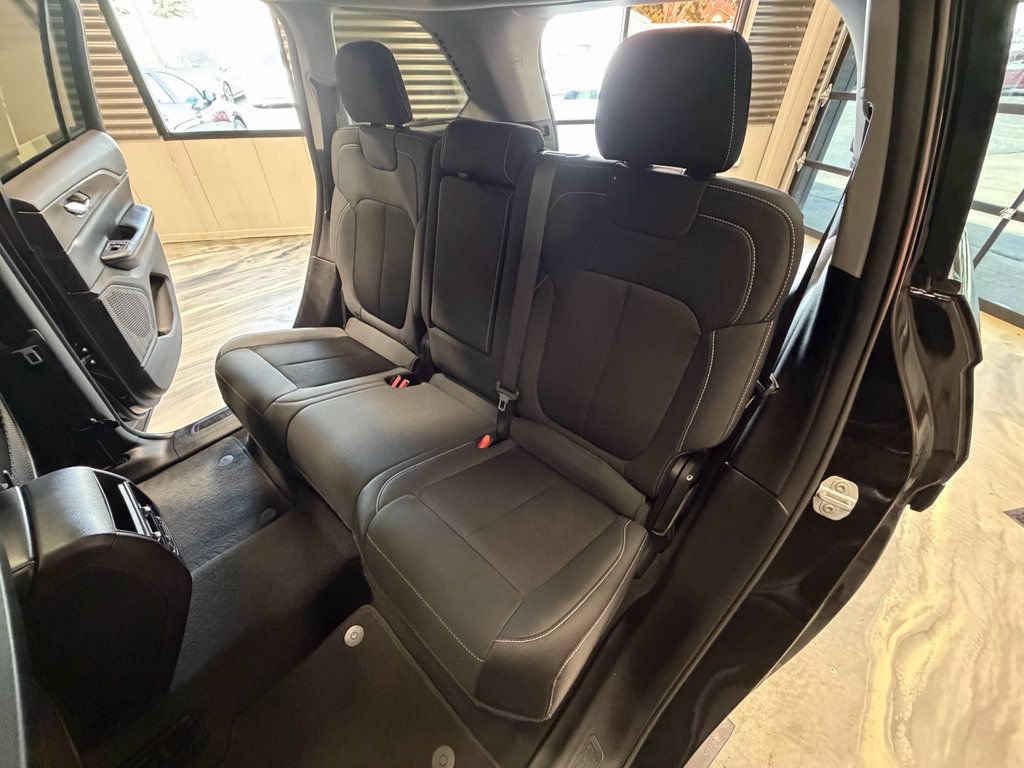 Used 2023 Jeep Grand Cherokee Laredo w/ Luxury Tech Group I AWD/4WD image 6