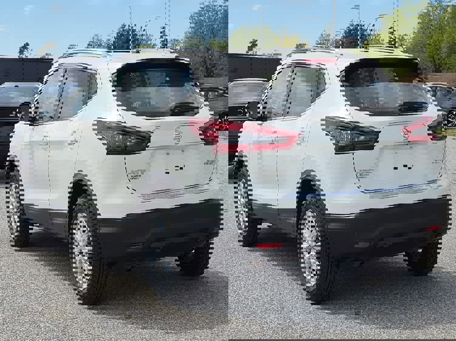 Used 2022 Nissan Rogue Sport SV image 4