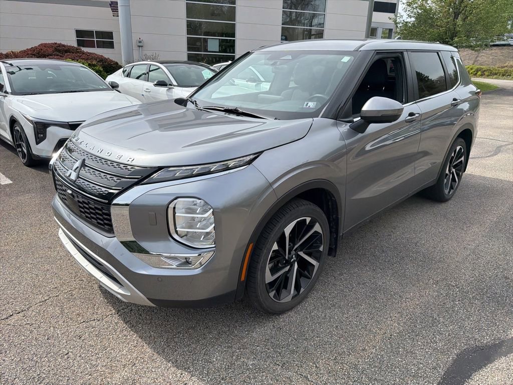 Used 2024 Mitsubishi Outlander SE AWD/4WD image 2