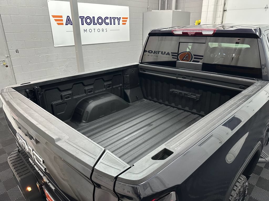 Used 2024 GMC Sierra 1500 AT4 w/ Technology Package AWD/4WD image 11