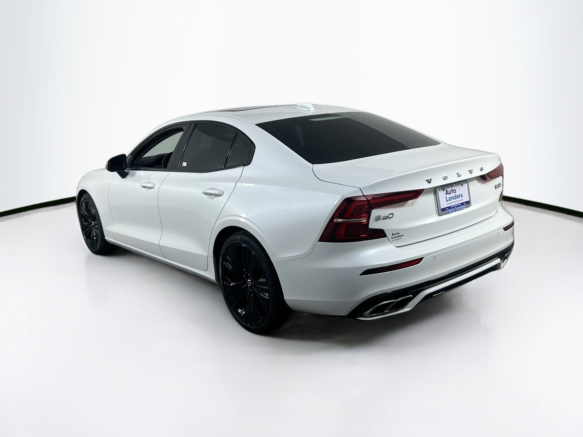 Used 2022 Volvo S60 B5 Momentum w/ Premium Package image 7