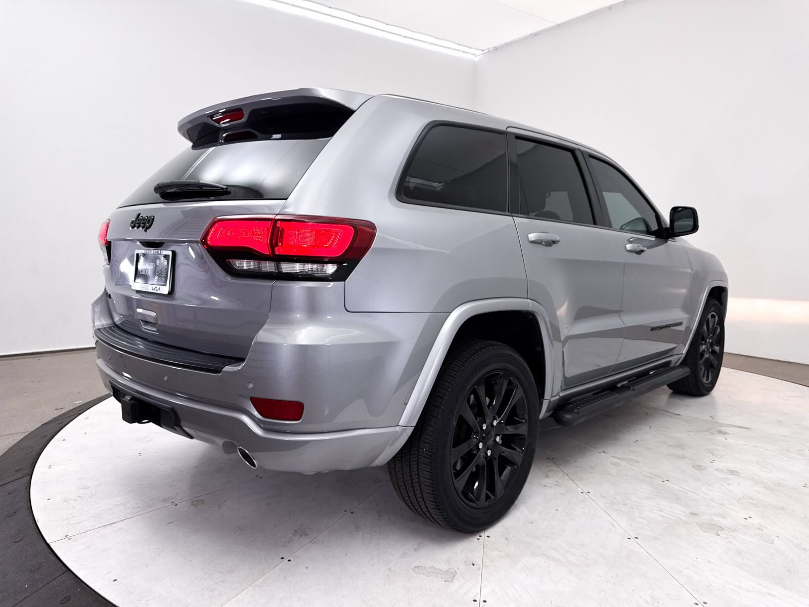 Used 2021 Jeep Grand Cherokee Laredo X AWD/4WD image 18