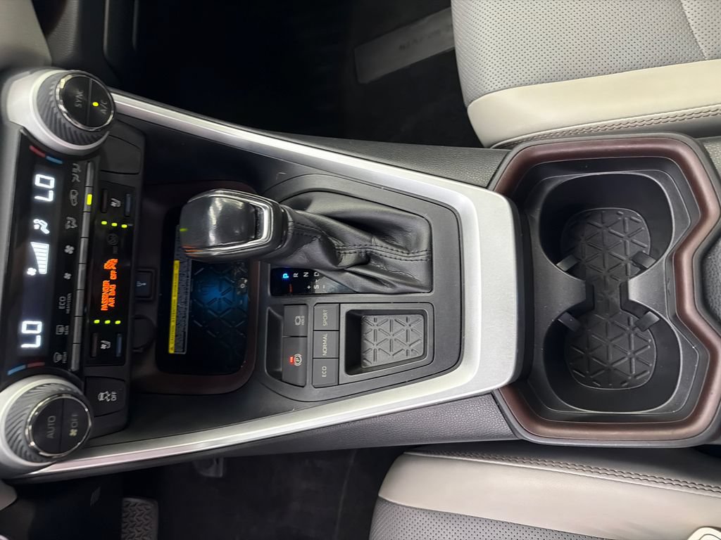 Used 2020 Toyota RAV4 Limited FWD image 33