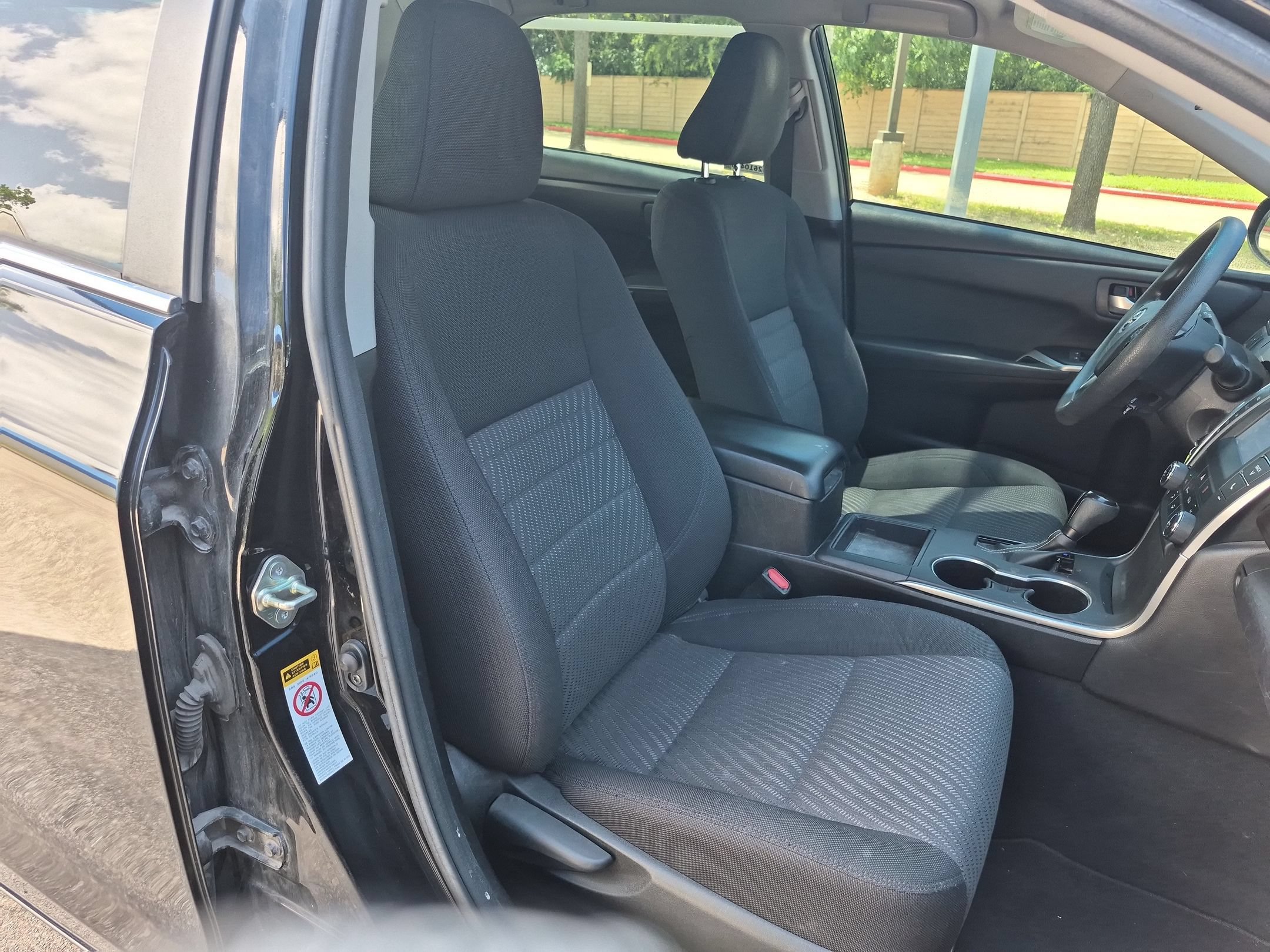 Used 2017 Toyota Camry LE FWD image 25