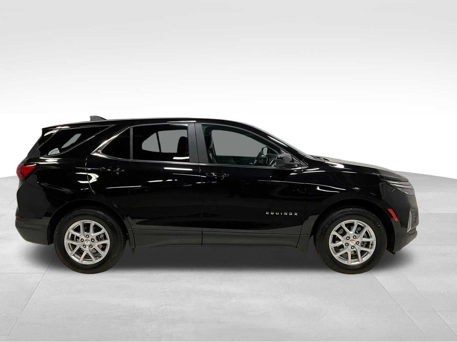 Used 2023 Chevrolet Equinox LT image 3