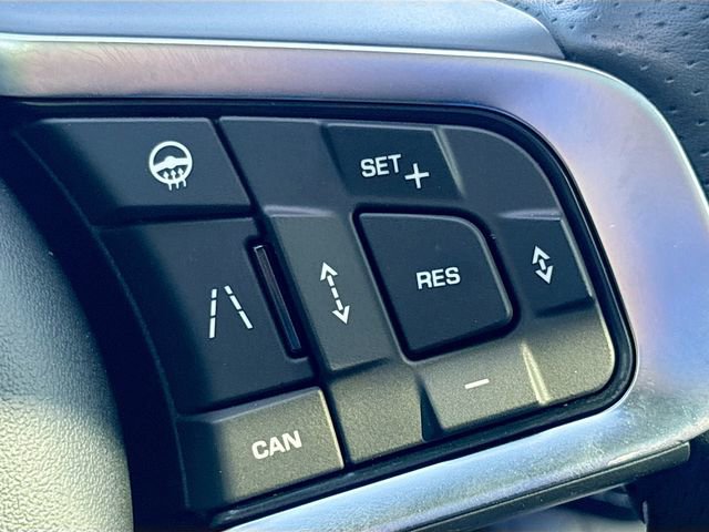 Used 2020 Jaguar F-PACE SVR image 38