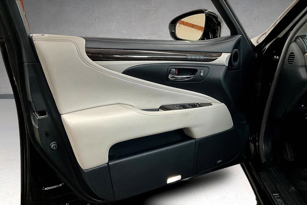 Used 2016 Lexus LS 460 w/ Comfort Package image 21