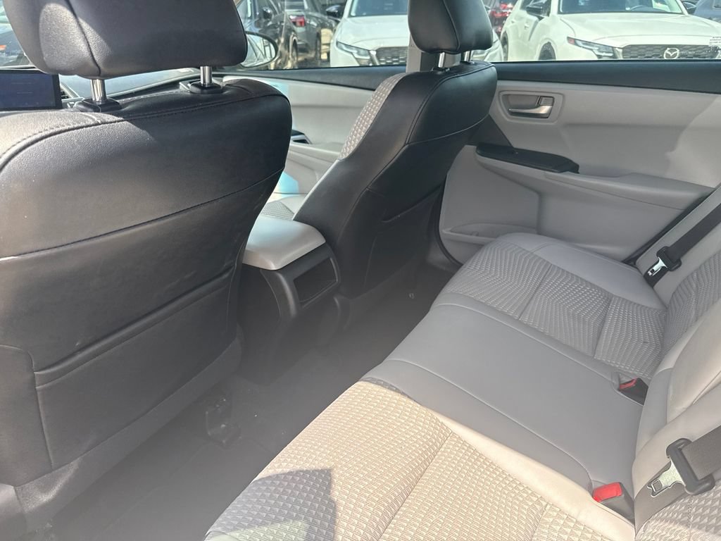 Used 2015 Toyota Camry SE FWD image 12