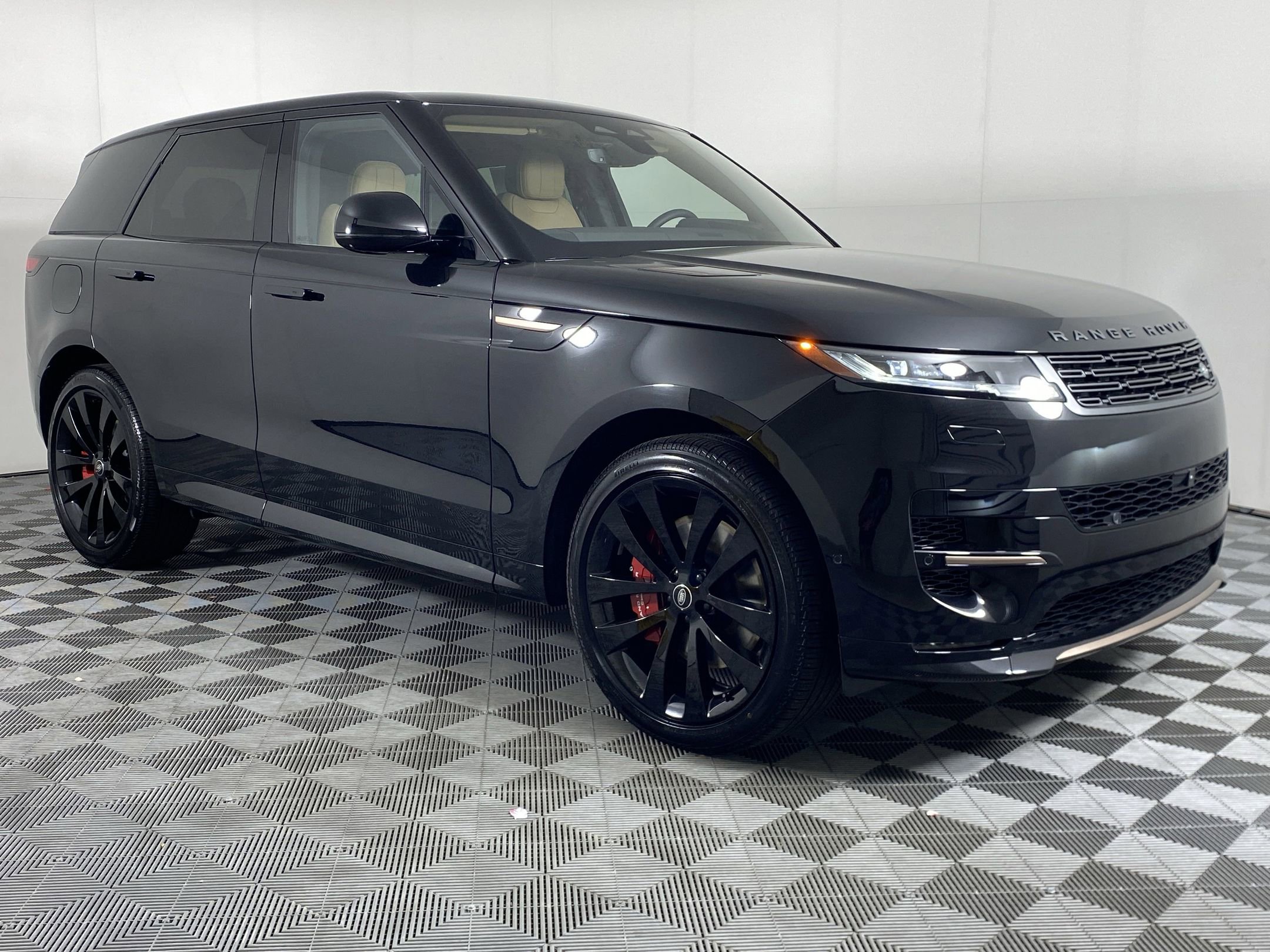 New 2025 Land Rover Range Rover Sport Dynamic SE image 5