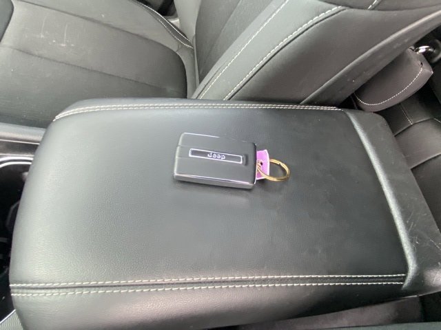 Used 2025 Jeep Grand Cherokee Laredo X w/ Luxury Tech Group I image 25