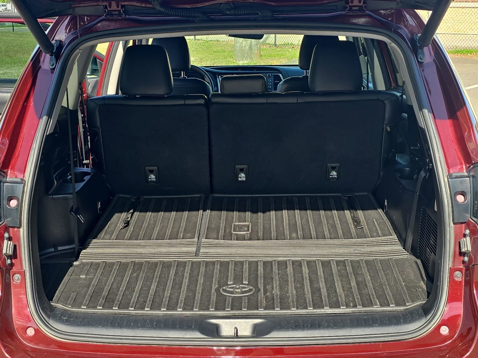 Used 2018 Toyota Highlander XLE image 18