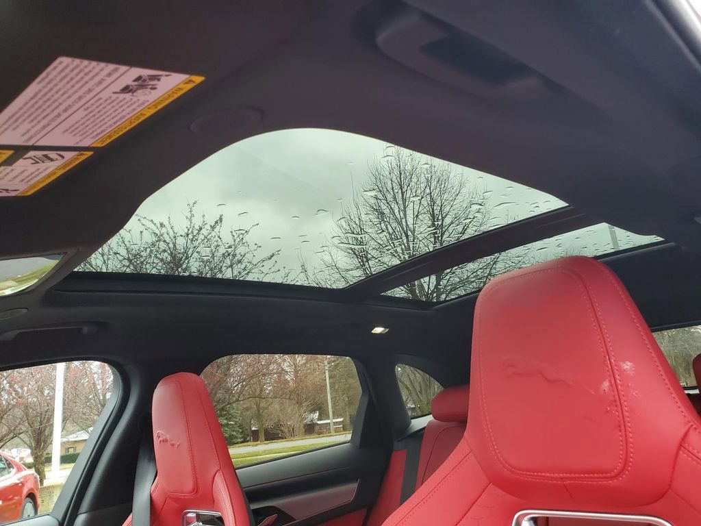 Used 2024 Jaguar F-PACE R-Dynamic S image 22