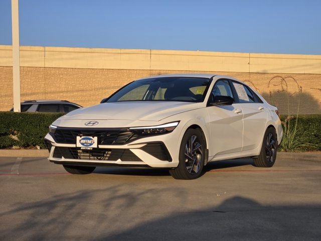 Certified 2025 Hyundai Elantra SEL FWD image 3