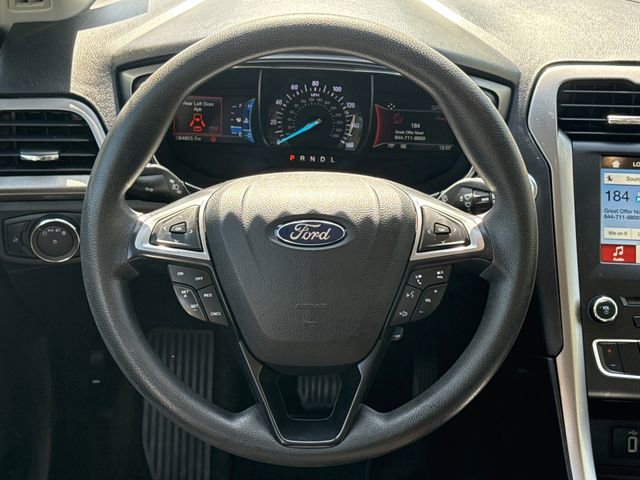 Used 2017 Ford Fusion SE w/ Fusion SE Technology Package image 14