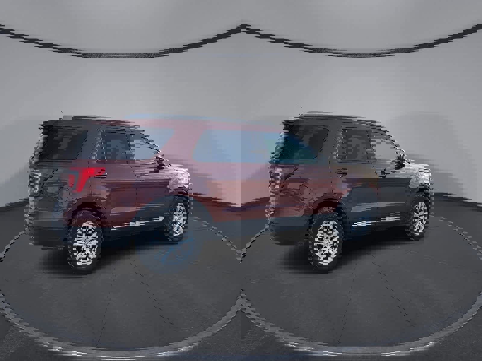 Used 2018 Ford Explorer XLT w/ Equipment Group 202A image 8