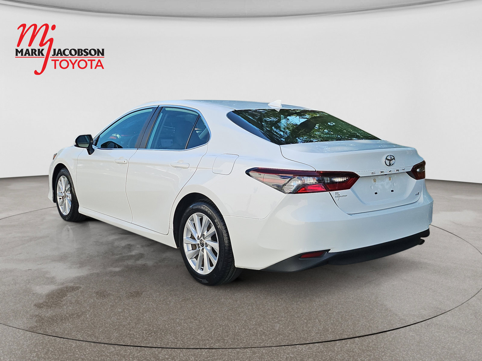 Used 2024 Toyota Camry LE FWD image 14