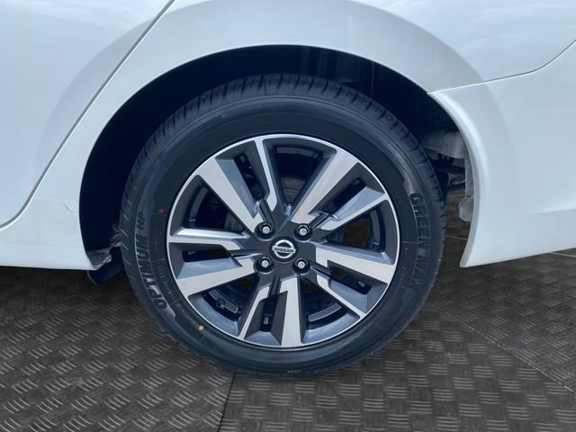 Used 2021 Nissan Versa SV image 32