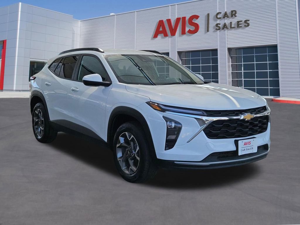 Used 2025 Chevrolet Trax LT w/ LT Convenience Package FWD image 9