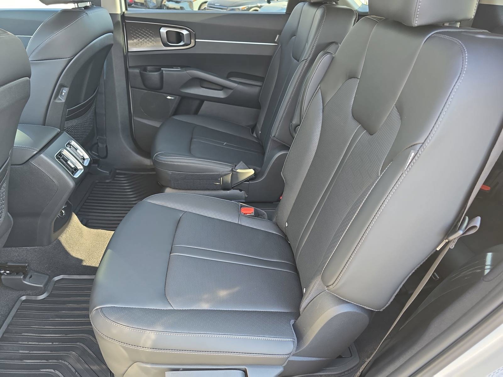 New 2026 Kia Sorento EX w/ EX Premium Package FWD image 16