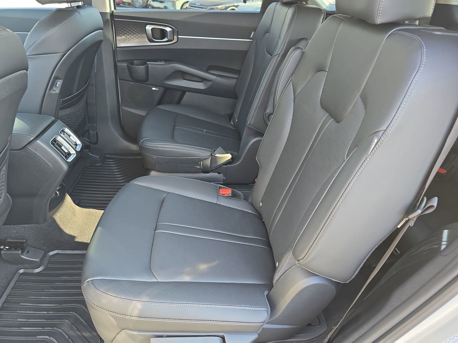 New 2026 Kia Sorento EX w/ EX Premium Package FWD image 16