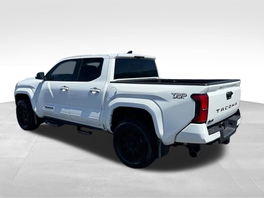 Used 2025 Toyota Tacoma TRD Sport AWD/4WD image 4