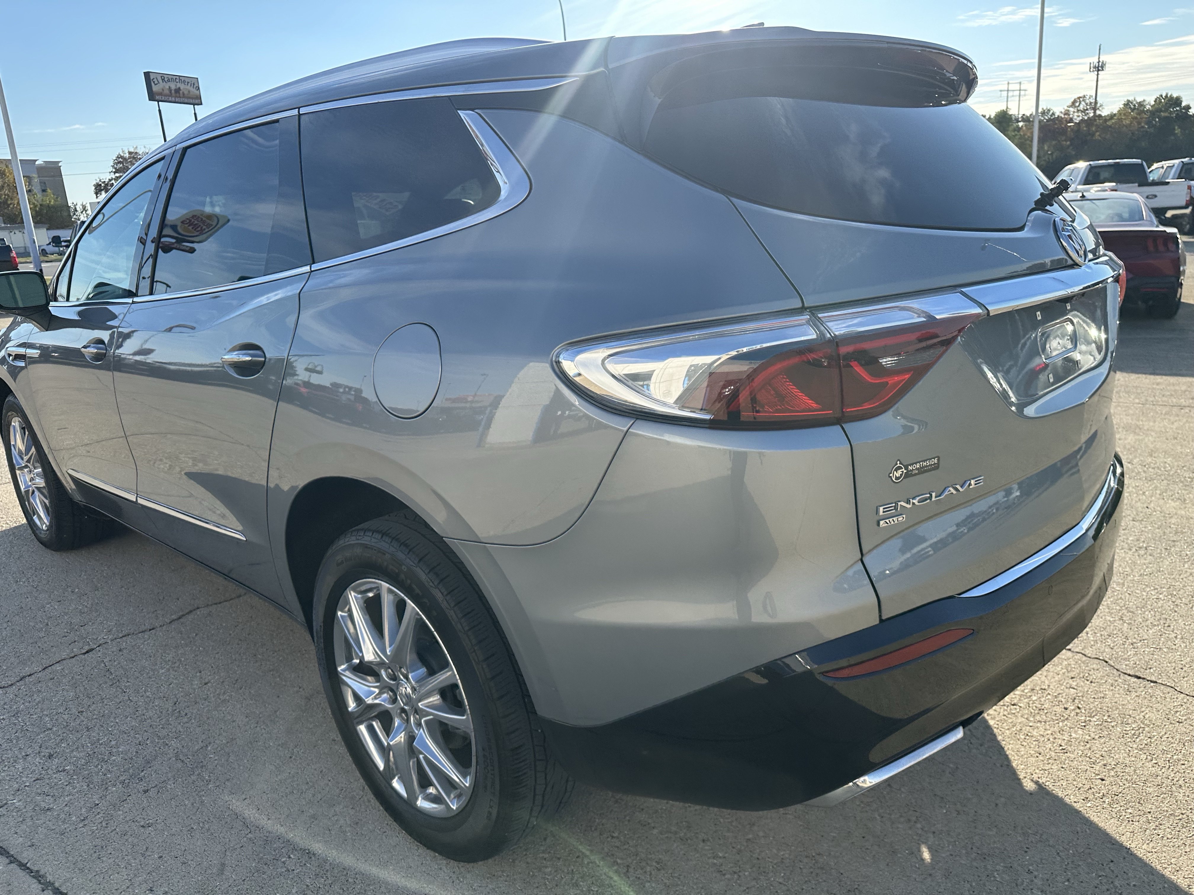 Used 2023 Buick Enclave Premium w/ Experience Buick Package AWD/4WD image 4
