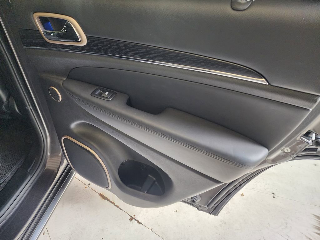 Used 2015 Jeep Grand Cherokee Summit w/ Platinum Series Group image 16