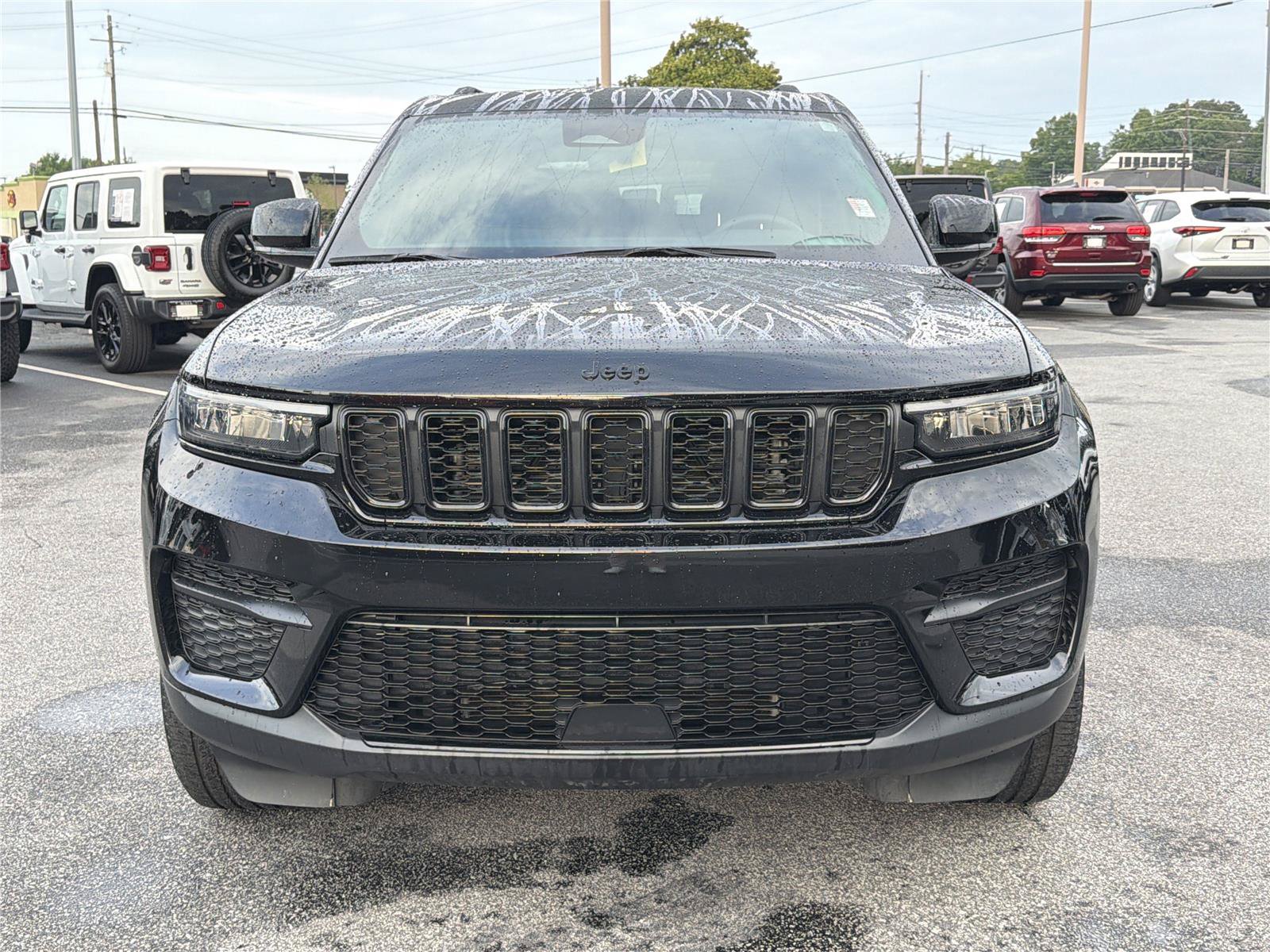 Used 2024 Jeep Grand Cherokee Altitude AWD/4WD image 3