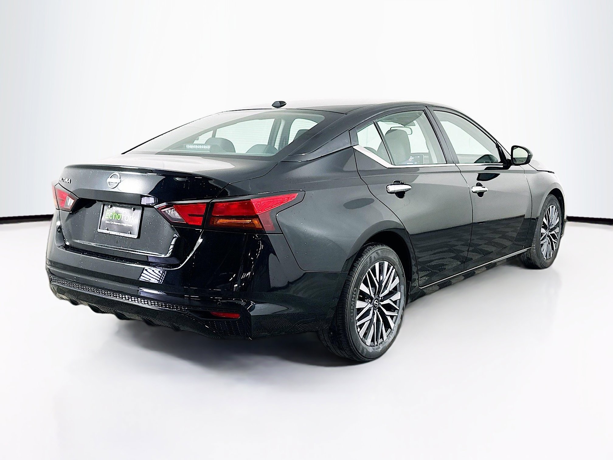 Used 2025 Nissan Altima 2.5 SV image 9