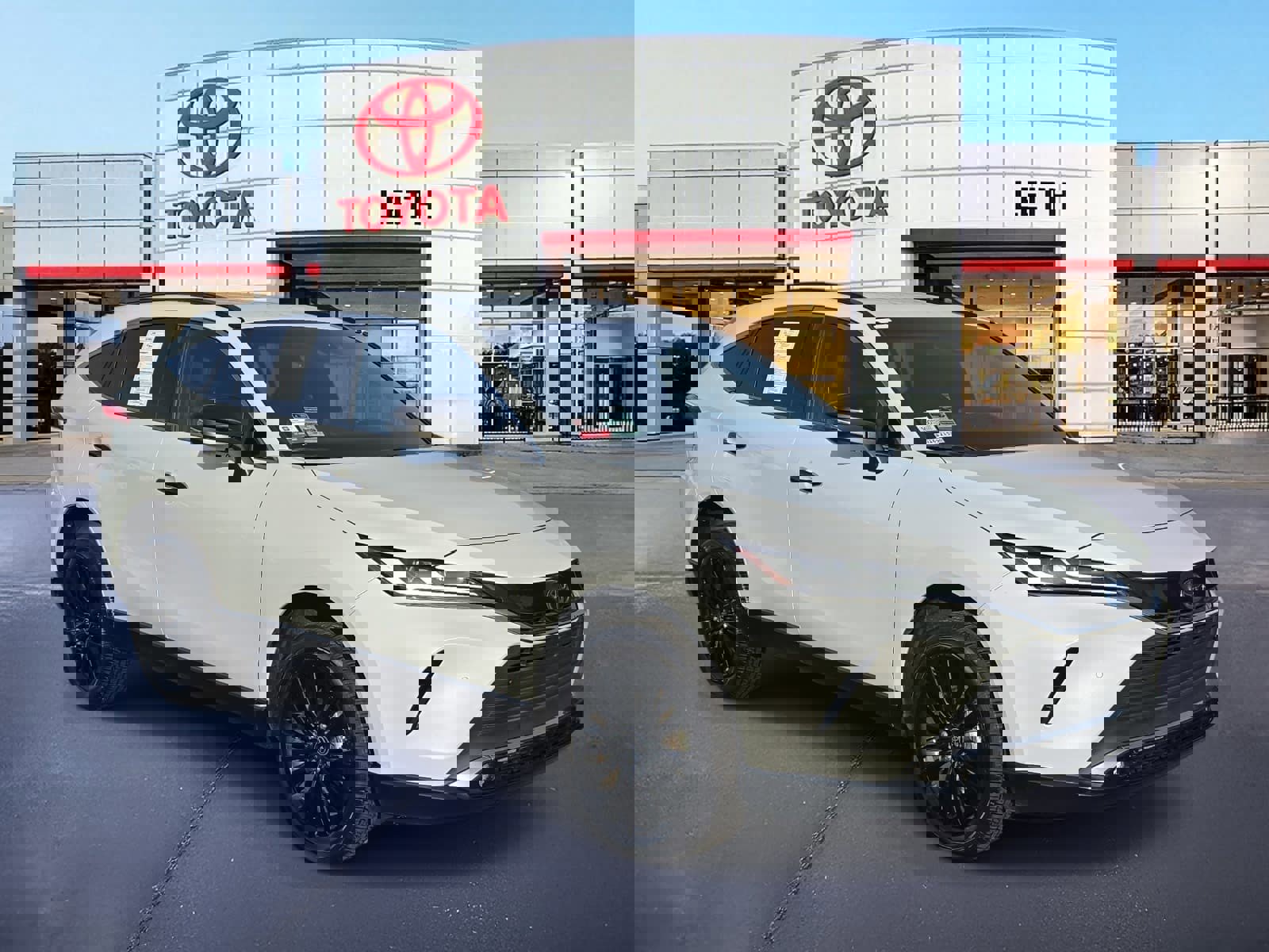 Certified 2024 Toyota Venza XLE image 7