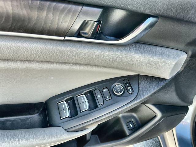 Used 2019 Honda Accord EX image 17
