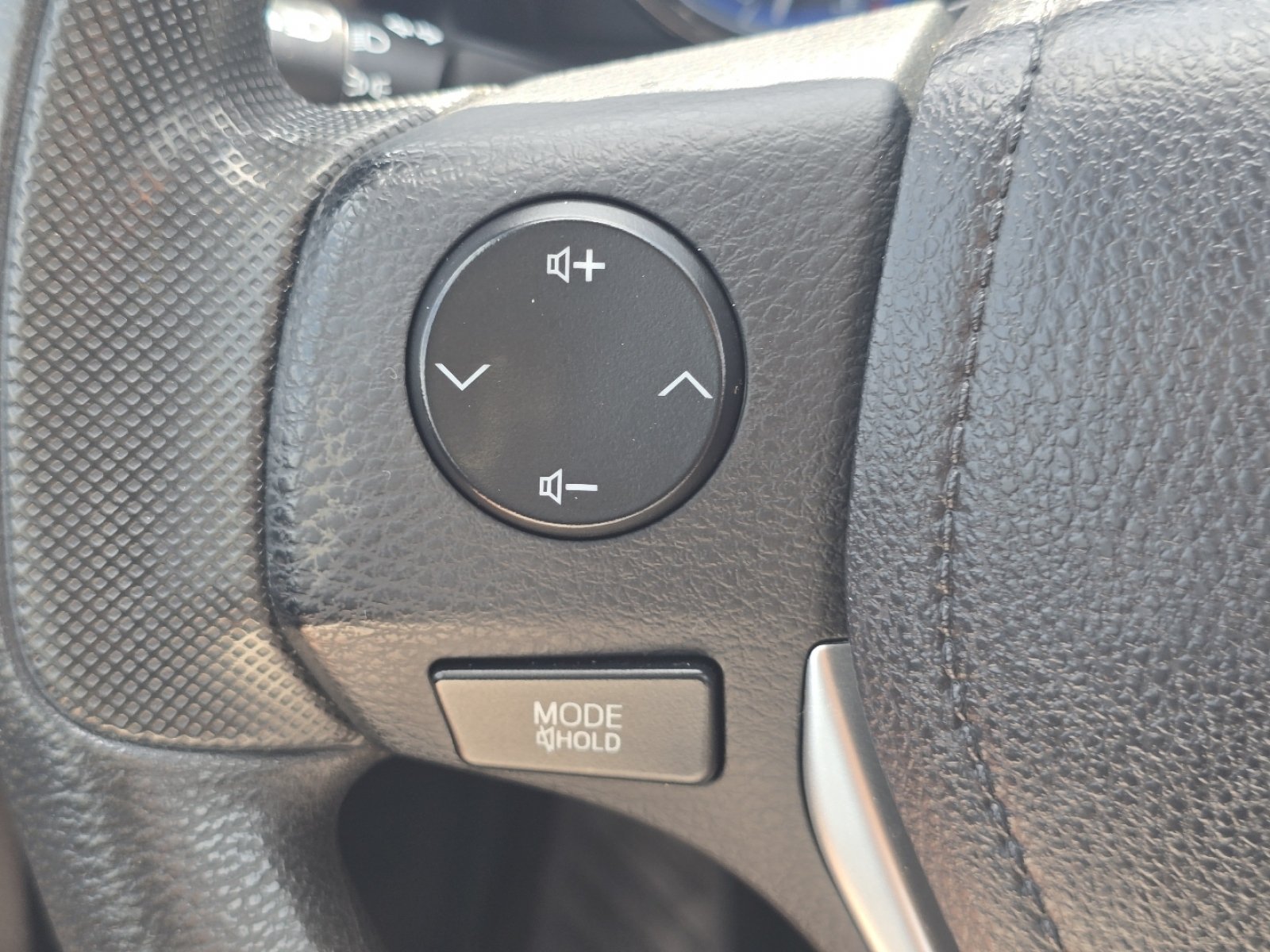 Used 2017 Toyota Corolla LE w/ Carpet Mat Package (TMS) FWD image 32
