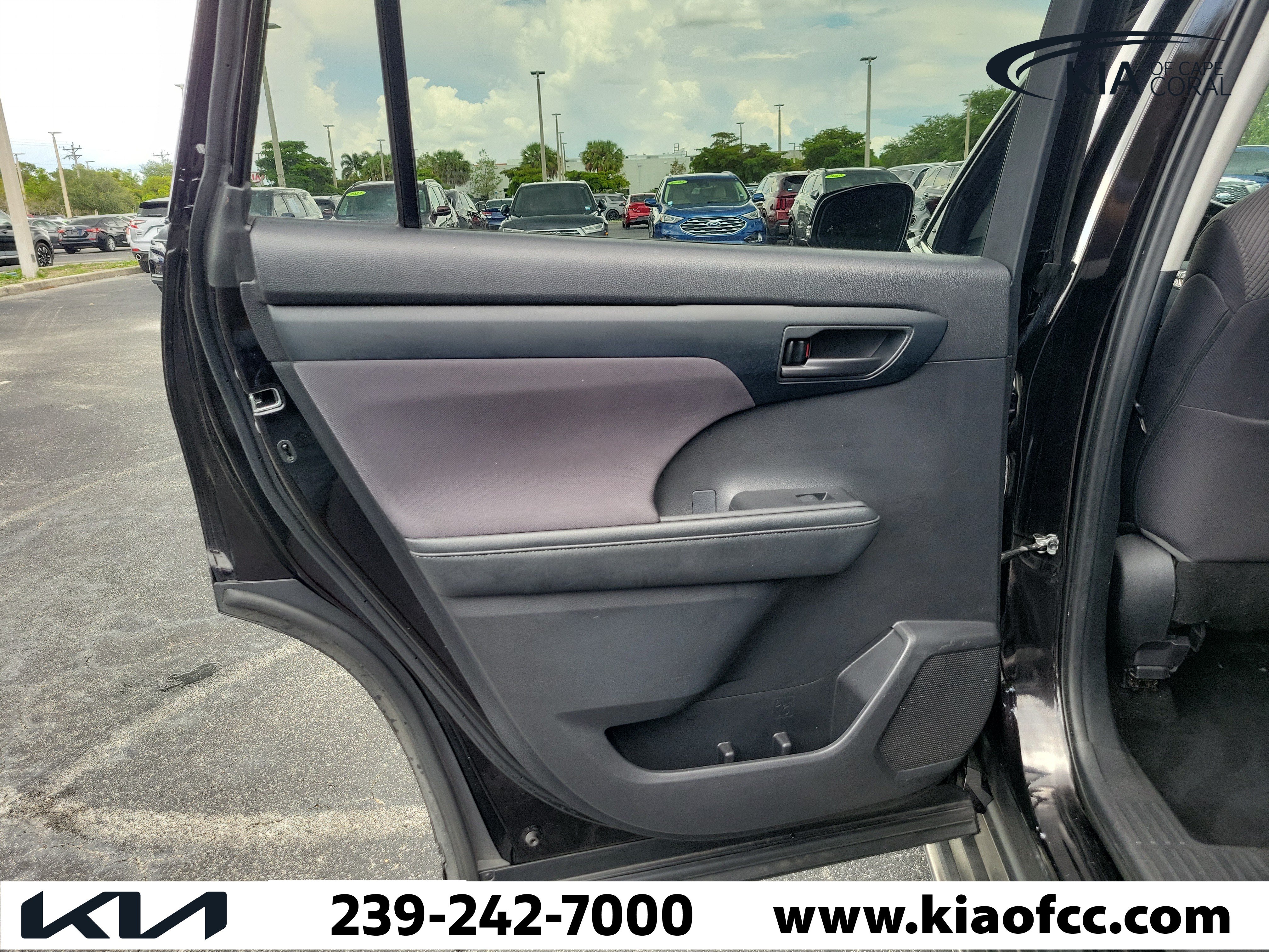 Used 2021 Toyota Highlander LE FWD image 15