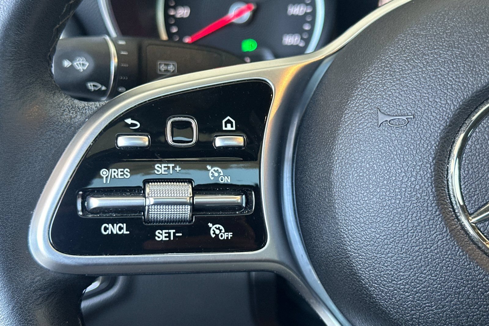 Used 2019 Mercedes-Benz C 300 Sedan image 27
