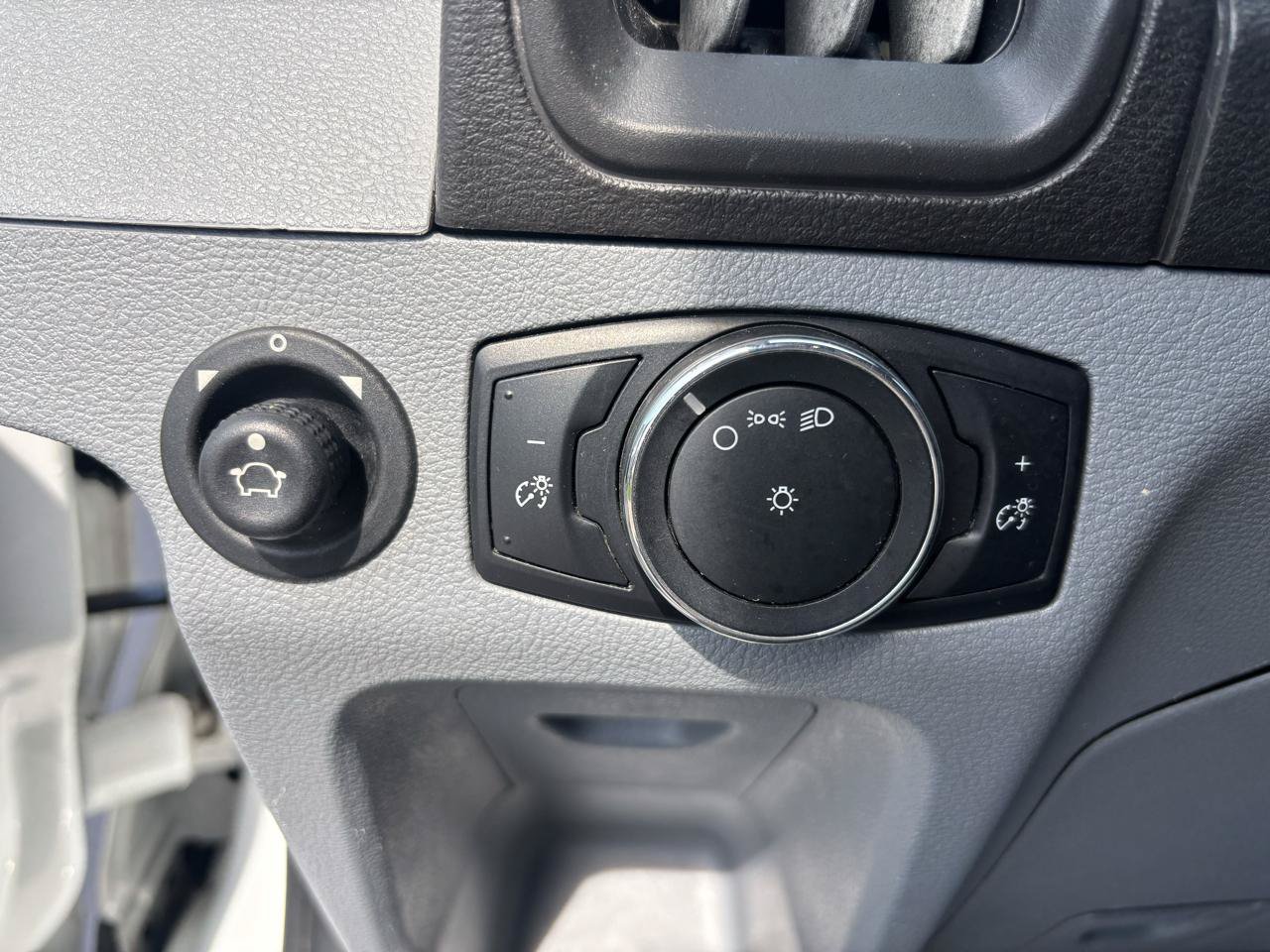Used 2016 Ford Transit 150 130 Medium Roof RWD image 16