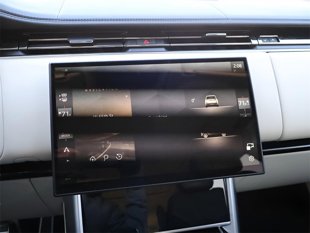 Used 2024 Land Rover Range Rover Long Wheelbase SE image 22