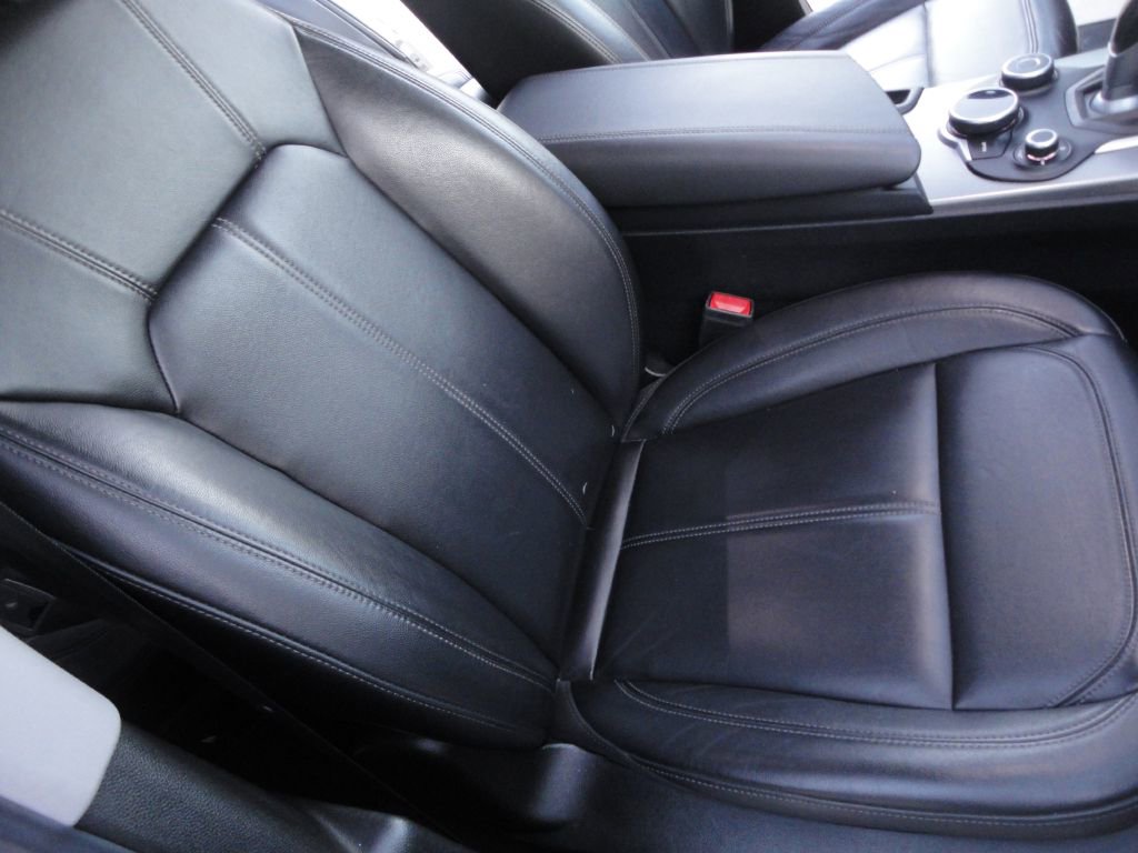 Used 2018 Alfa Romeo Stelvio AWD image 7