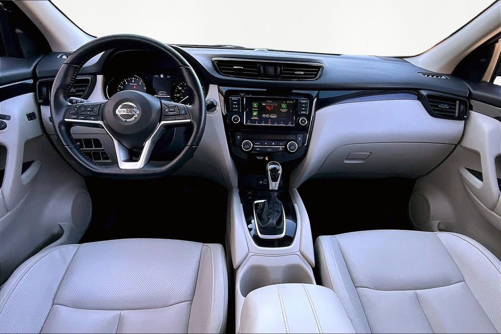 Used 2022 Nissan Rogue Sport SL w/ Premium Package image 9