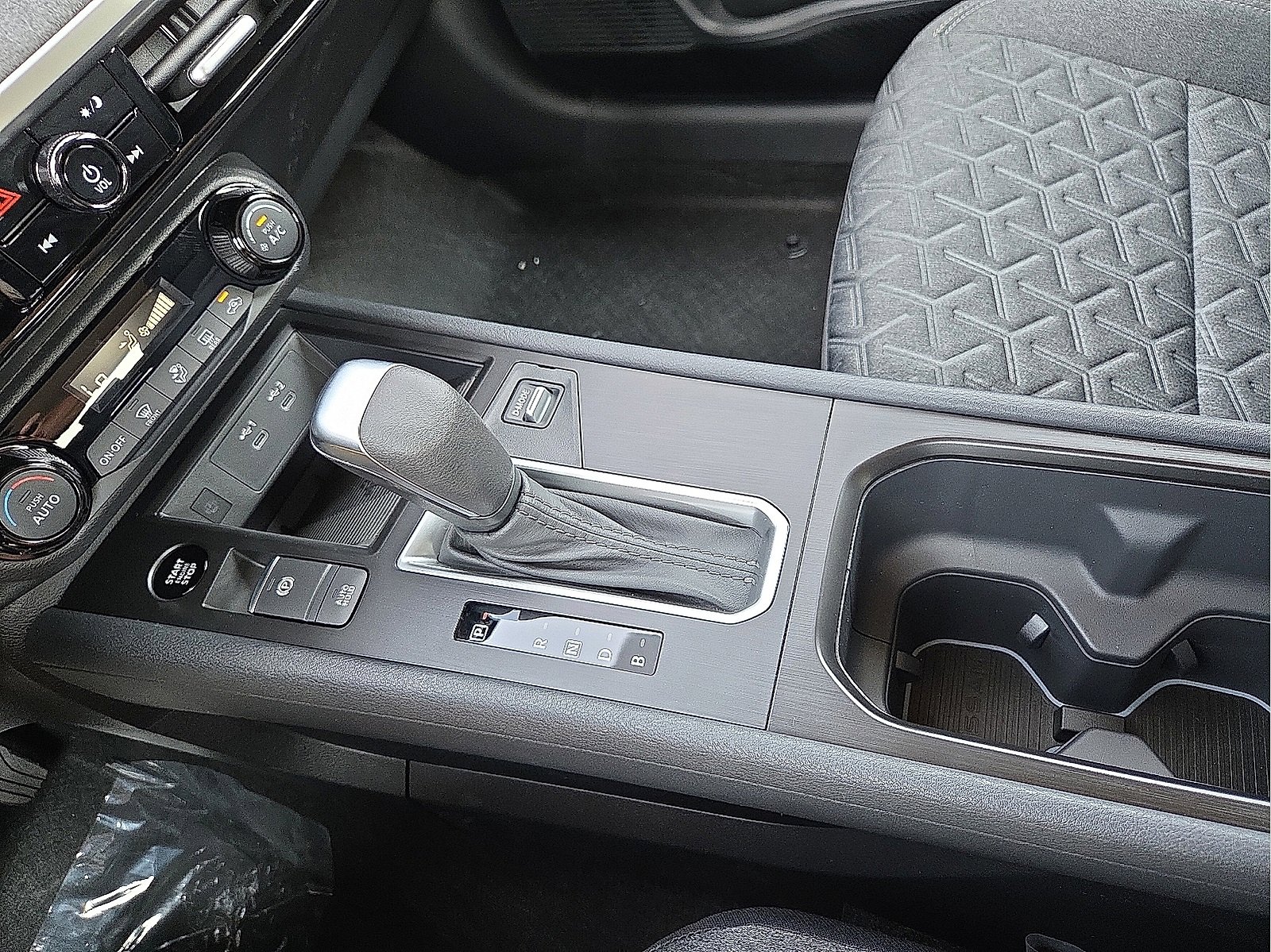 New 2026 Nissan Kicks SV w/ Illumination Package image 25