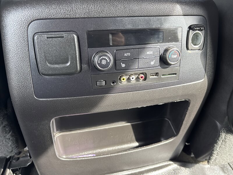 Used 2015 GMC Yukon XL Denali w/ Premium Package AWD/4WD image 30